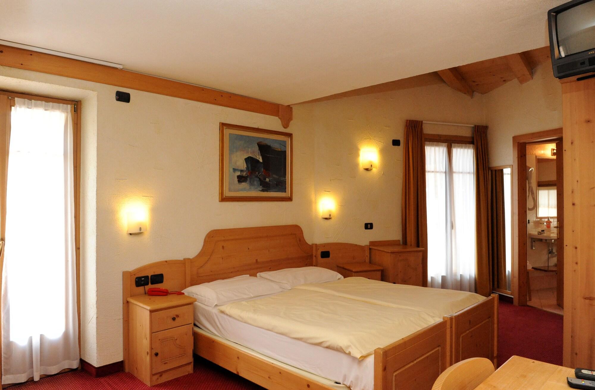 Hotel Helvetia Ливиньо Экстерьер фото